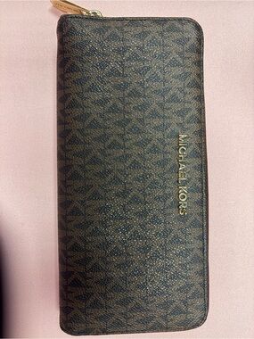 Michael Kors Brown Monogram Continental jet set Wallet with Gold Logo